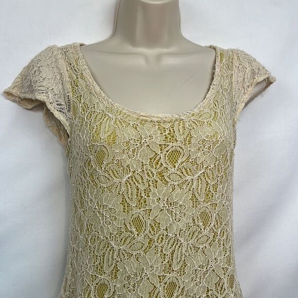 A’reve cream lace and green lace tunic top with scoop neck size small - Picture 2 of 13